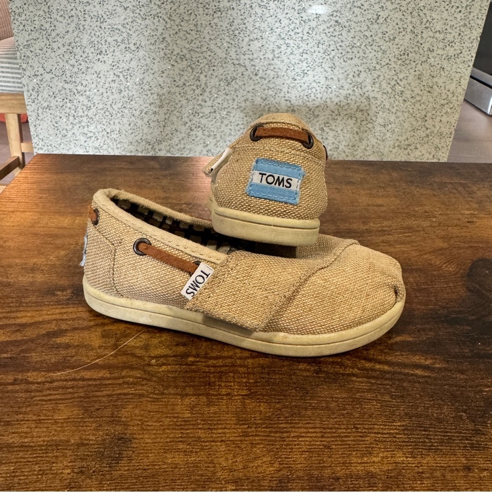Tom’s 7T Raffia Shoes super cute